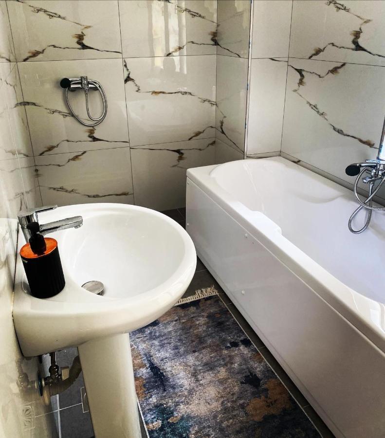Apartamento Kb Downtown Gjirokastër Exterior foto